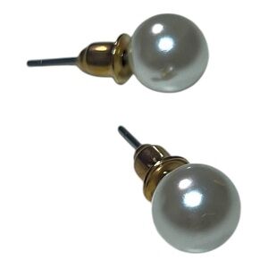 💖5/$10💖 Elegant Gold and White Pearl Earrings